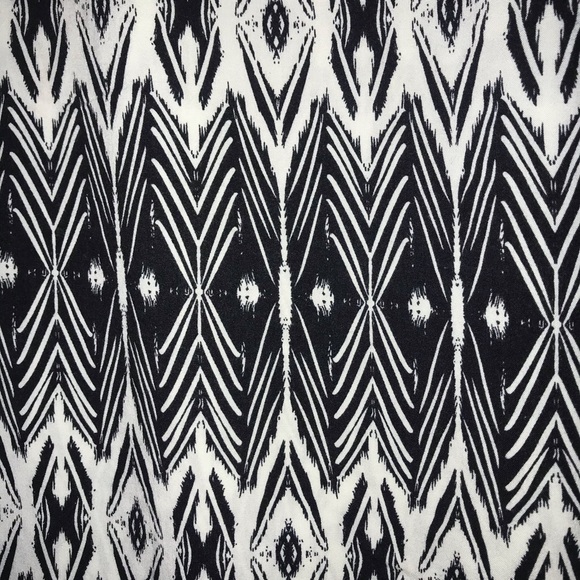 ๐ฆ Patterned Flowy Pants - Picture 3 of 3